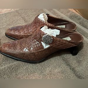 Brighton brown mules